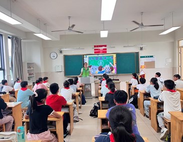 珍爱生命，远离毒品　——狮山横塘社区禁毒办社工到校开展禁毒宣传活动